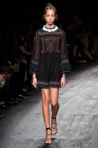 Look 10
